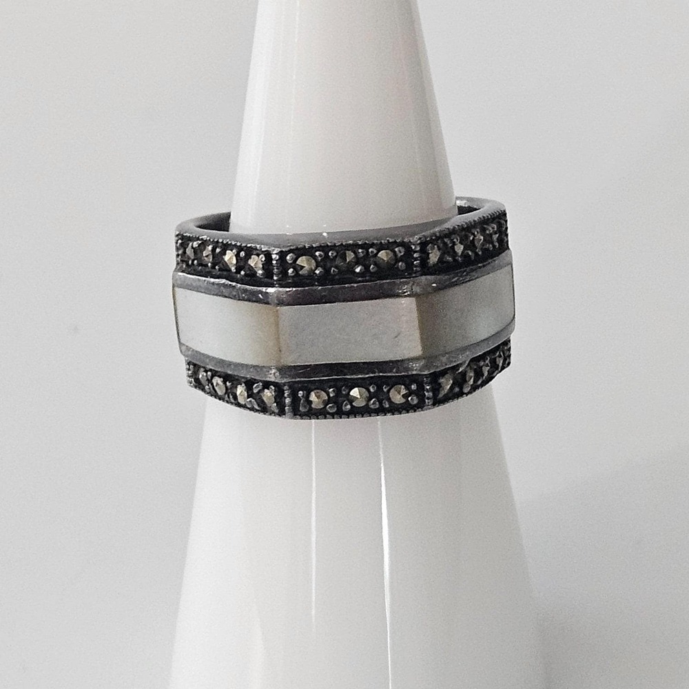 Vintage Sterling Silver Mother of Pearl Marcasite Ring 10mm Band Size 7.5
